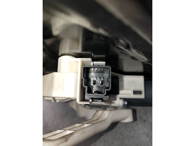 Recambio de elevalunas trasero izquierdo para land rover range rover sport v6 td s referencia OEM IAM AH2227001AA  