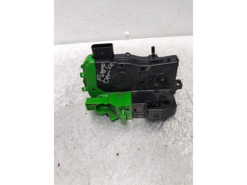 Recambio de motor cierre centralizado delantero derecho para hyundai i40 style blue referencia OEM IAM 813203Z020  4P