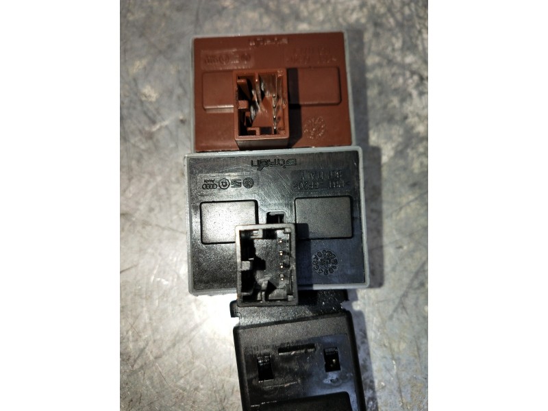 Recambio de mando elevalunas delantero izquierdo para volkswagen polo (9n3) advance referencia OEM IAM 6Q0959858A  