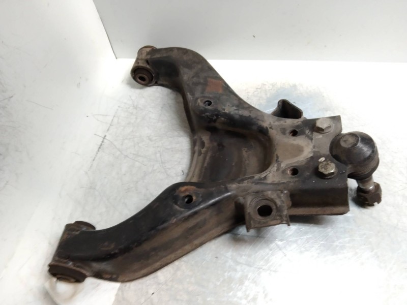 Recambio de brazo suspension inferior delantero izquierdo para nissan cabstar e 3.0 d referencia OEM IAM   