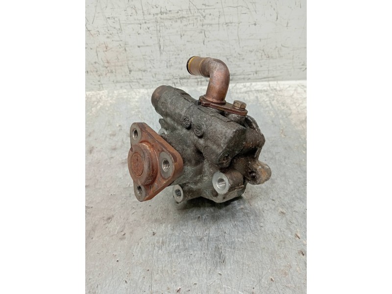 Recambio de bomba direccion para volkswagen passat variant (3b5) comfortline referencia OEM IAM 8D0145177Q  