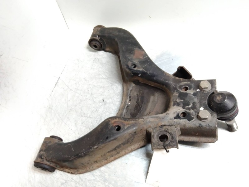 Recambio de brazo suspension inferior delantero izquierdo para nissan cabstar e 3.0 d referencia OEM IAM   