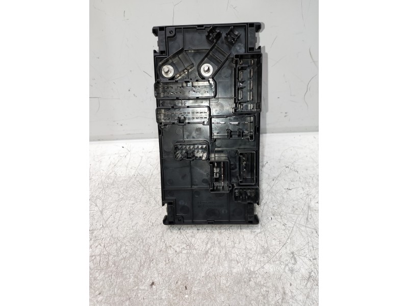 Recambio de caja reles / fusibles para subaru tribeca b9 classic referencia OEM IAM 82231XA04A  