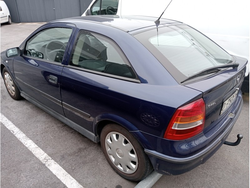 opel astra g berlina del año 2000