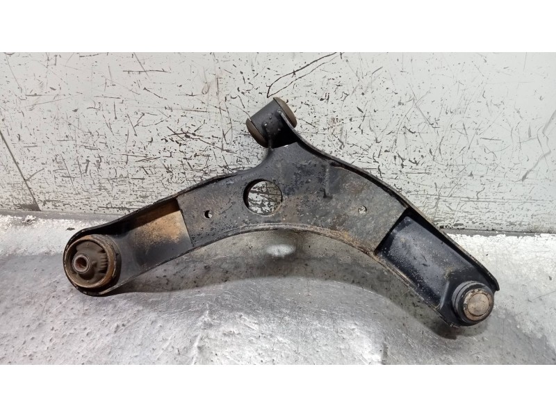 Recambio de brazo suspension inferior delantero izquierdo para ssangyong tivoli 1.6 turbodiesel cat referencia OEM IAM   