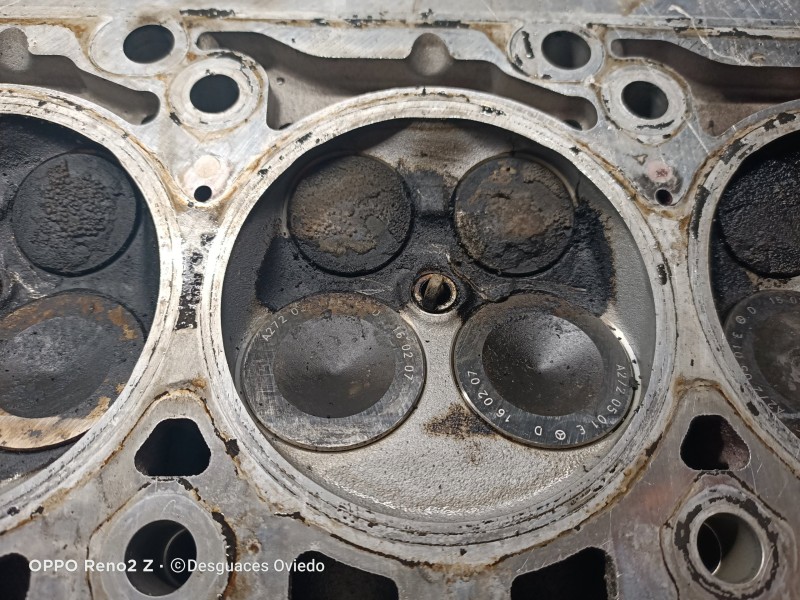 Recambio de culata para mercedes clase e (w210) berlina diesel 300 diesel (210.020) referencia OEM IAM R2730162401 606 IZQUIERDA