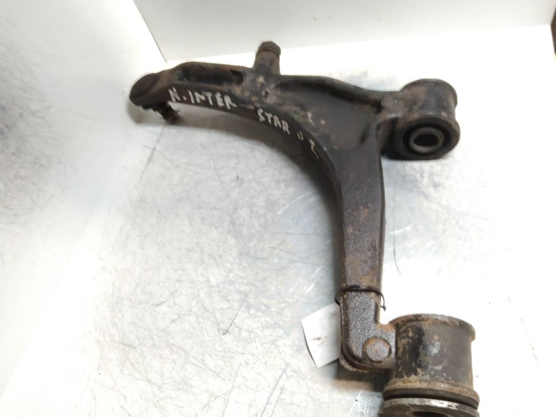 Recambio de brazo suspension inferior delantero derecho para nissan interstar (x70) referencia OEM IAM   