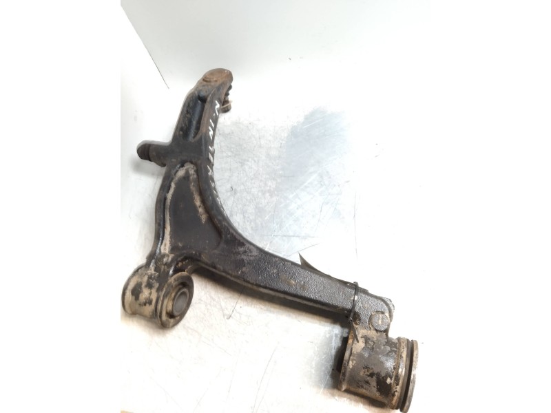 Recambio de brazo suspension inferior delantero izquierdo para nissan interstar (x70) referencia OEM IAM   