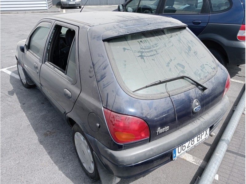 ford fiesta berlina (dx) del año 2001