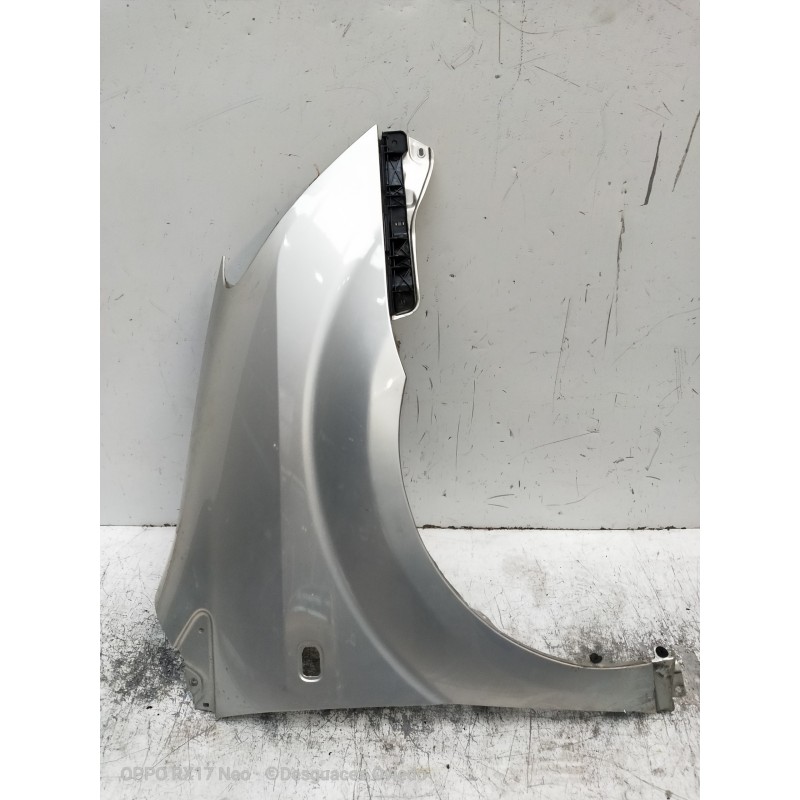 Recambio de aleta delantera derecha para toyota corolla verso (r1) 2.2 d-4d luna referencia OEM IAM   