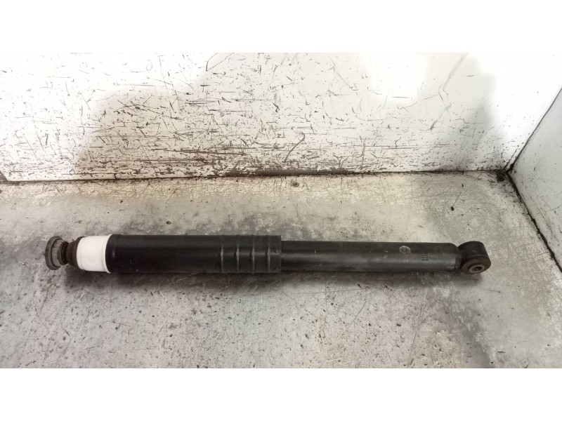 Recambio de amortiguador trasero derecho para renault zoe referencia OEM IAM 562108289R  