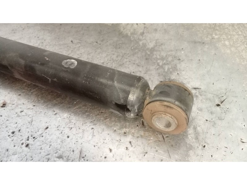 Recambio de amortiguador trasero derecho para renault zoe referencia OEM IAM 562108289R  