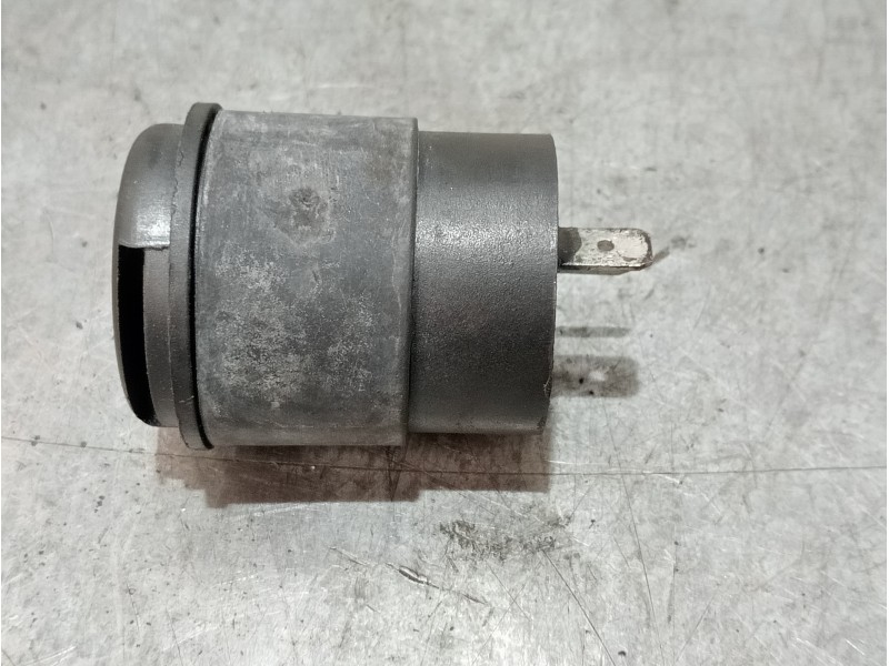 Recambio de rele para sym orbit 50 2t referencia OEM IAM T40ST674  DE INTERMITENCIA