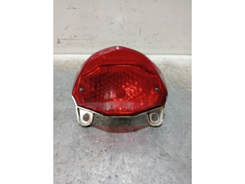 Recambio de piloto trasero central para sym orbit 50 2t referencia OEM IAM   