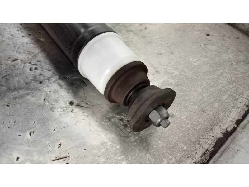 Recambio de amortiguador trasero izquierdo para renault zoe referencia OEM IAM 562108289R  