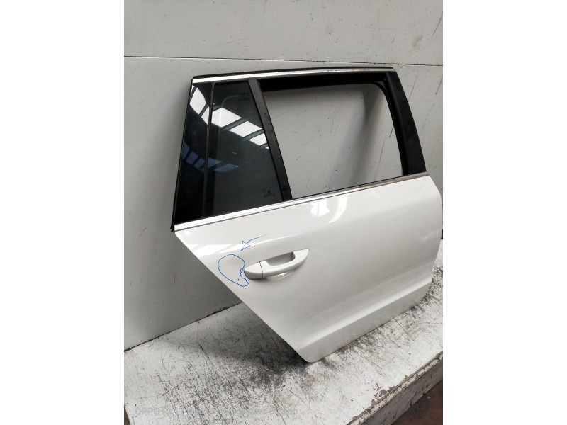 Recambio de puerta trasera derecha para skoda superb combi (3t5) 2.0 tdi dpf referencia OEM IAM   5P