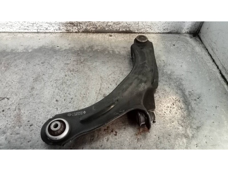 Recambio de brazo suspension inferior delantero derecho para renault zoe referencia OEM IAM   