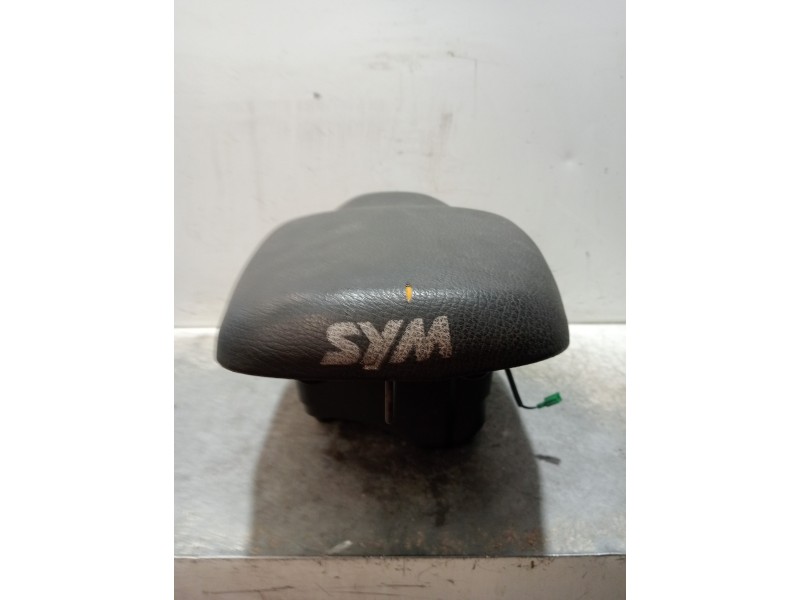 Recambio de asiento para sym orbit 50 2t referencia OEM IAM   