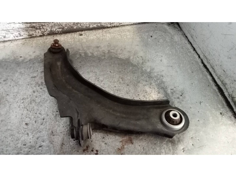 Recambio de brazo suspension inferior delantero derecho para renault zoe referencia OEM IAM   