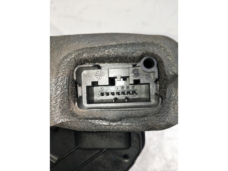 Recambio de motor cierre centralizado trasero derecho para skoda spaceback (5h) 1.4 tdi dpf referencia OEM IAM 5E0839016A  5P