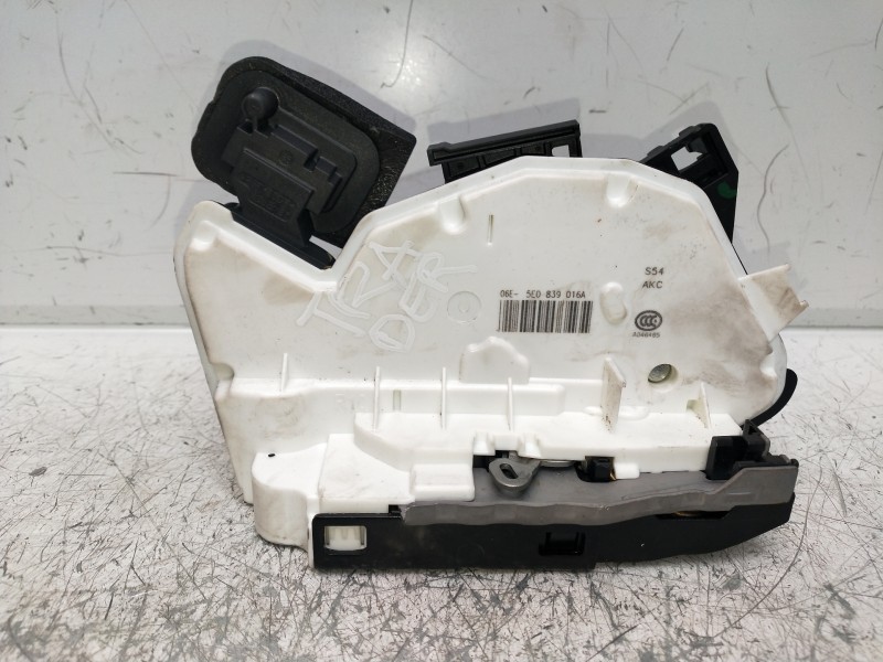 Recambio de motor cierre centralizado trasero derecho para skoda spaceback (5h) 1.4 tdi dpf referencia OEM IAM 5E0839016A  5P