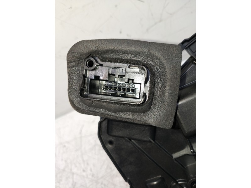 Recambio de motor cierre centralizado trasero izquierdo para skoda spaceback (5h) 1.4 tdi dpf referencia OEM IAM 5E0839015A  5P