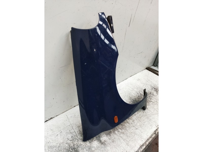 Recambio de aleta delantera derecha para renault clio ii fase i (b/cbo) 1.9 d referencia OEM IAM   