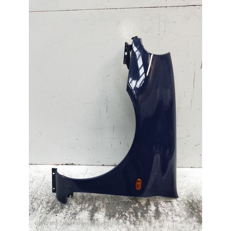 Recambio de aleta delantera izquierda para renault clio ii fase i (b/cbo) 1.9 d referencia OEM IAM   