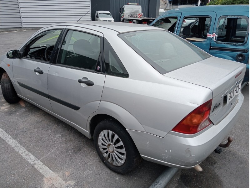 ford focus berlina (cak) del año 2000