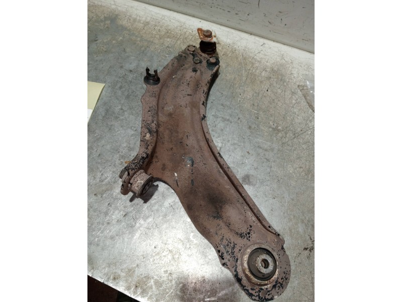 Recambio de brazo suspension inferior delantero derecho para renault kangoo dynamique referencia OEM IAM   