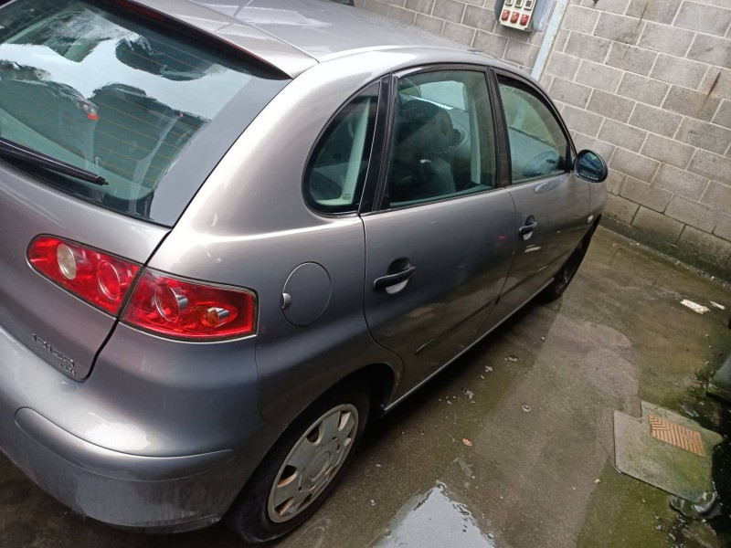 seat ibiza (6l1) del año 2003