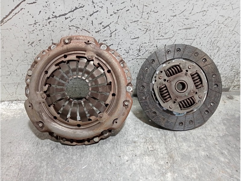 Recambio de kit embrague para renault clio iii 1.5 dci diesel fap referencia OEM IAM 8200335084  