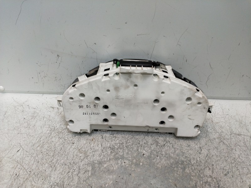 Recambio de cuadro instrumentos para volvo s40 berlina 2.0 d kinetic referencia OEM IAM 30710071 30786344 