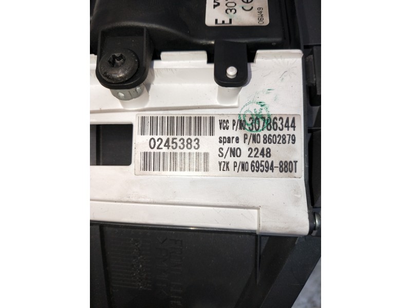 Recambio de cuadro instrumentos para volvo s40 berlina 2.0 d kinetic referencia OEM IAM 30710071 30786344 