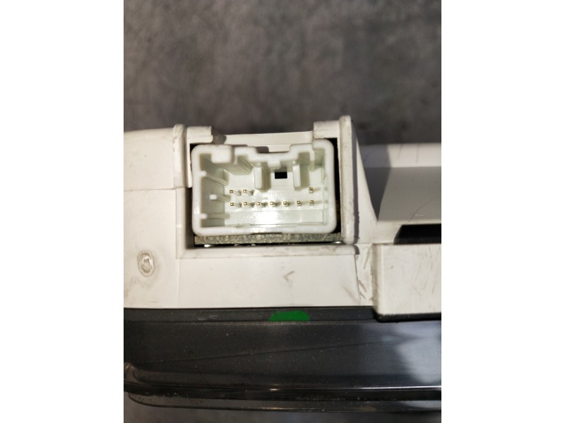 Recambio de cuadro instrumentos para volvo s40 berlina 2.0 d kinetic referencia OEM IAM 30710071 30786344 