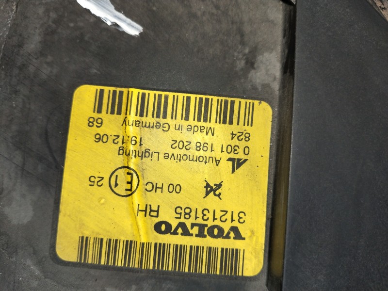 Recambio de faro derecho para volvo s40 berlina 2.0 d kinetic referencia OEM IAM 31213185 0301198202 