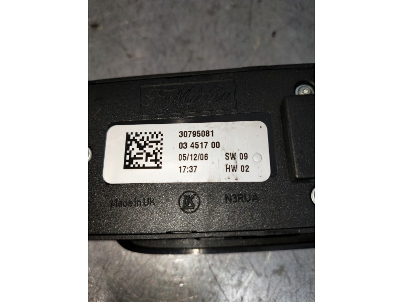 Recambio de mando elevalunas delantero izquierdo para volvo s40 berlina 2.0 d kinetic referencia OEM IAM 30795081 03451700 