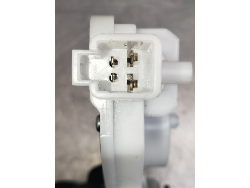 Recambio de motor cierre centralizado porton para nissan qashqai (j11) acenta referencia OEM IAM   5P