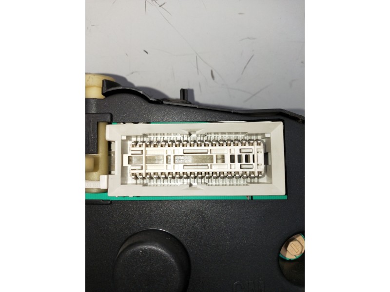 Recambio de cuadro instrumentos para opel astra g berlina 1.6 16v referencia OEM IAM 09228753EB  