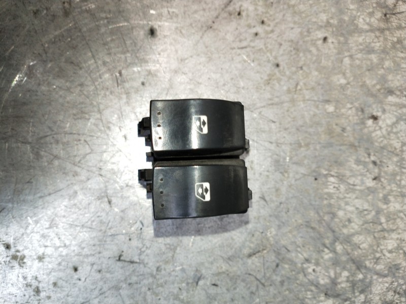 Recambio de mando elevalunas delantero izquierdo para renault kangoo dynamique referencia OEM IAM   