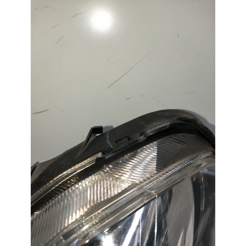 Recambio de faro izquierdo para toyota corolla verso (r1) 2.2 d-4d luna referencia OEM IAM VERFOTO PATILLA ROTA 