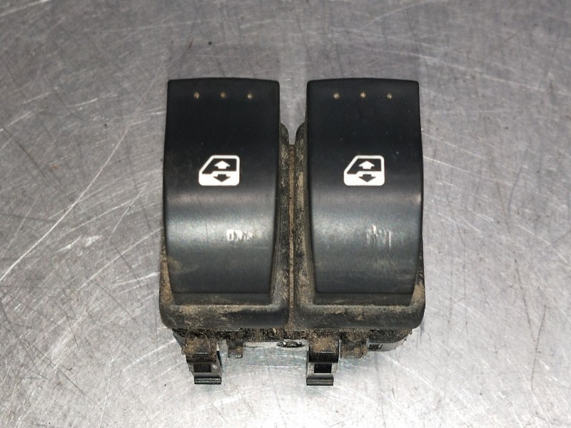 Recambio de mando elevalunas delantero izquierdo para renault megane ii classic berlina confort authentique referencia OEM IAM 1