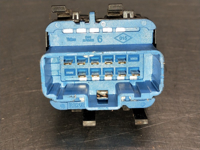 Recambio de mando elevalunas delantero izquierdo para renault megane ii classic berlina confort authentique referencia OEM IAM 1