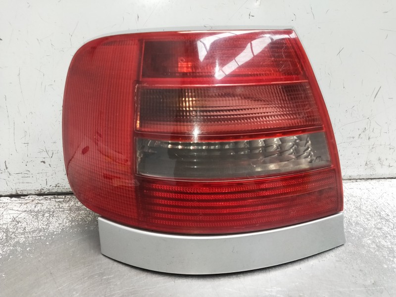 Recambio de piloto trasero izquierdo para audi a4 berlina (b5) 1.9 tdi quattro referencia OEM IAM 289901  