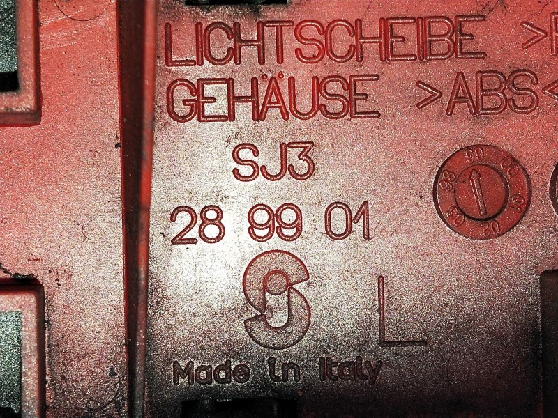 Recambio de piloto trasero izquierdo para audi a4 berlina (b5) 1.9 tdi quattro referencia OEM IAM 289901  