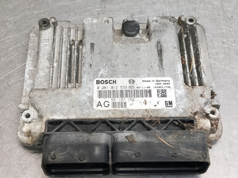 Recambio de centralita motor uce para opel vectra c berlina cosmo referencia OEM IAM 55197152 0281012533 