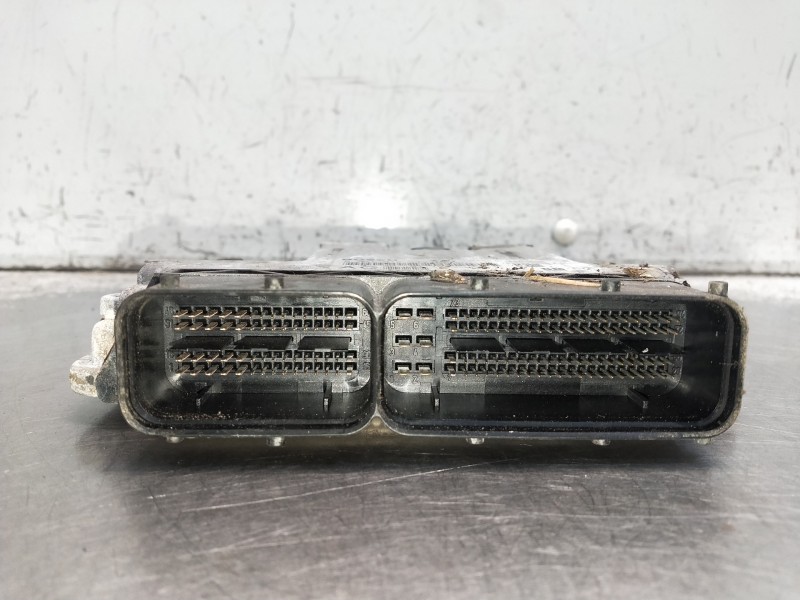 Recambio de centralita motor uce para opel vectra c berlina cosmo referencia OEM IAM 55197152 0281012533 