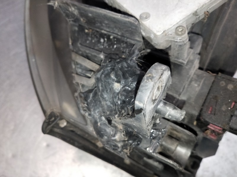 Recambio de faro derecho para saab 9-3 sport hatch 1.9 tid linear sport referencia OEM IAM 5DV00829000 PARA PULIR PATILLA REPARA