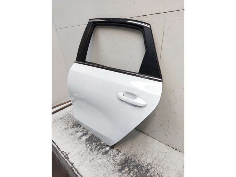 Recambio de puerta trasera izquierda para kia ceed business referencia OEM IAM   5P