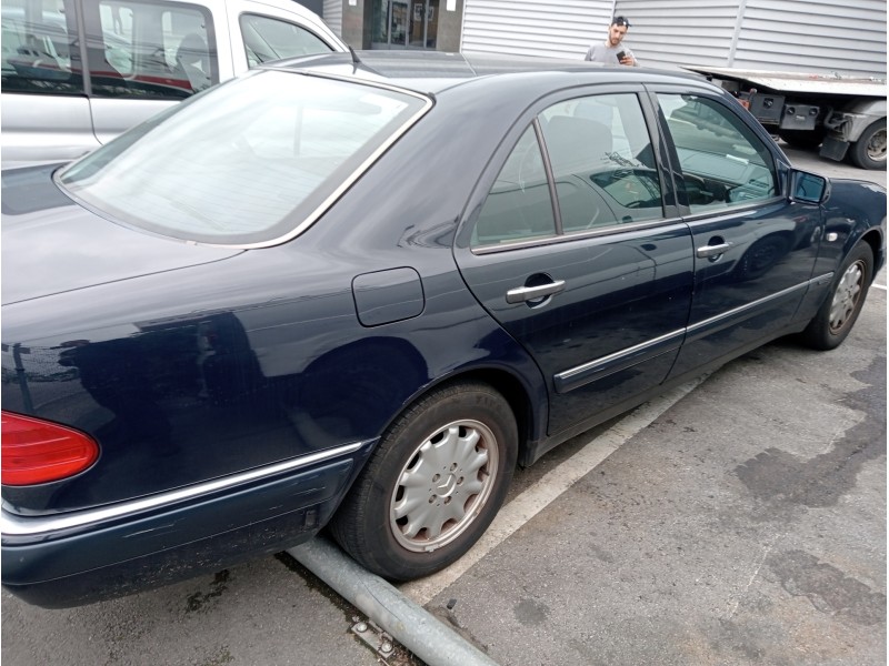 mercedes clase e (w210) berlina diesel del año 2001